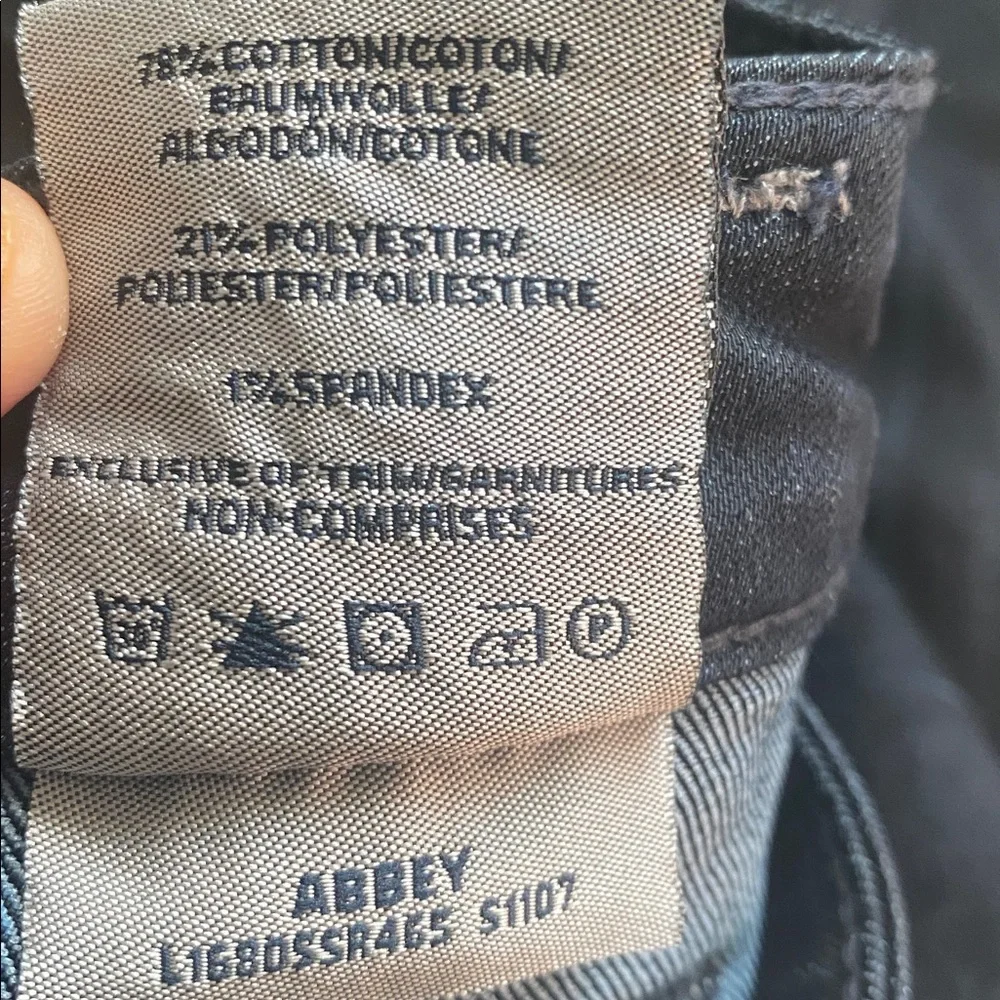 Silver Abbey jeans size w33/L-33 dark wash. - Picture 6 of 6